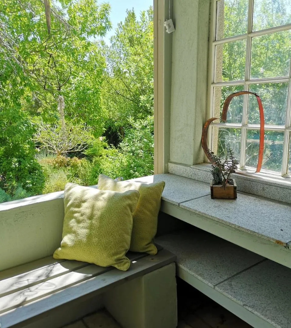Almond Cottage Bed & Breakfast Somerset West