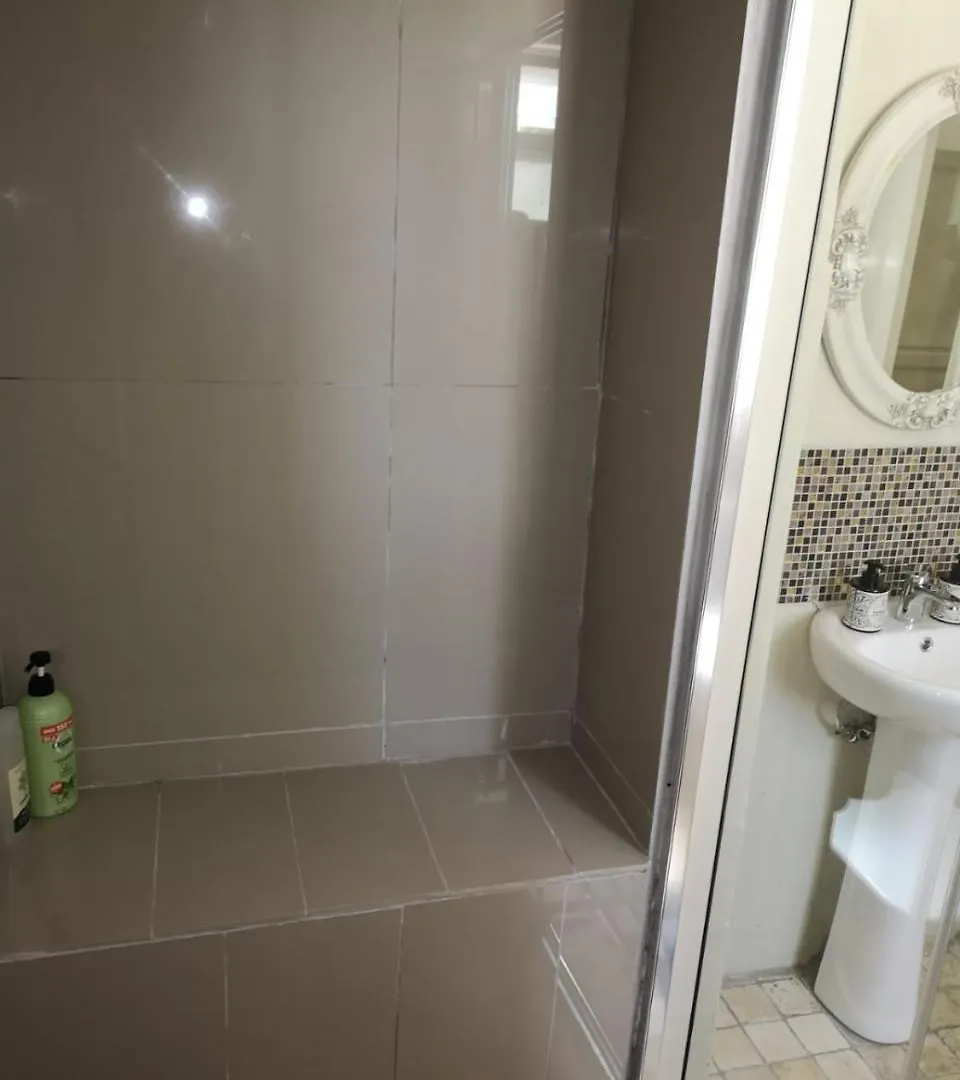 Almond Cottage Bed & Breakfast Somerset West