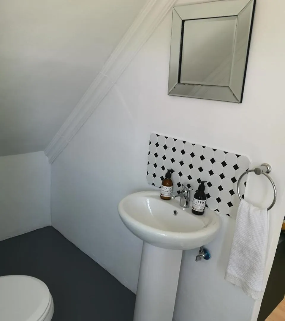 Almond Cottage Bed & Breakfast Somerset West